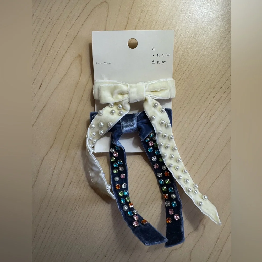 A New Day Set of 2 Velvet Rhinestone Pearl Hair Bow Barrettes Cream Navy NWT
